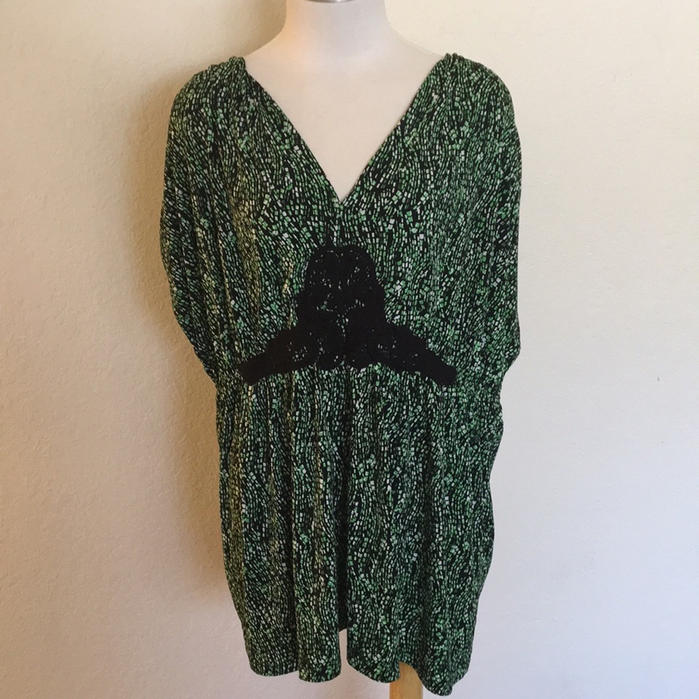 LB Short Ruched Sleeve Embroider Embellishment